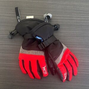 Red and Black MCTI Winter waterproof snowboard snow Gloves